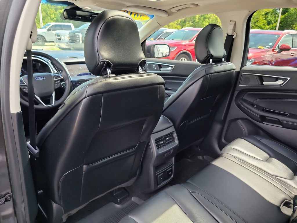Certified 2019 Ford Edge Titanium w/ Equipment Group 301A FWD image 11