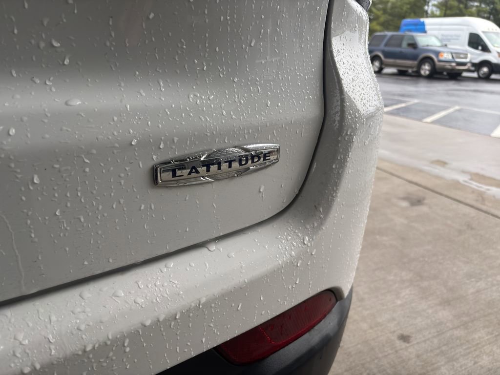 Used 2022 Jeep Compass Latitude FWD image 9