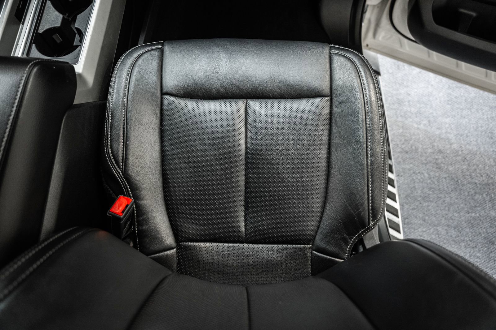 Certified 2019 Ford F150 Lariat w/ Equipment Group 502A Luxury image 37