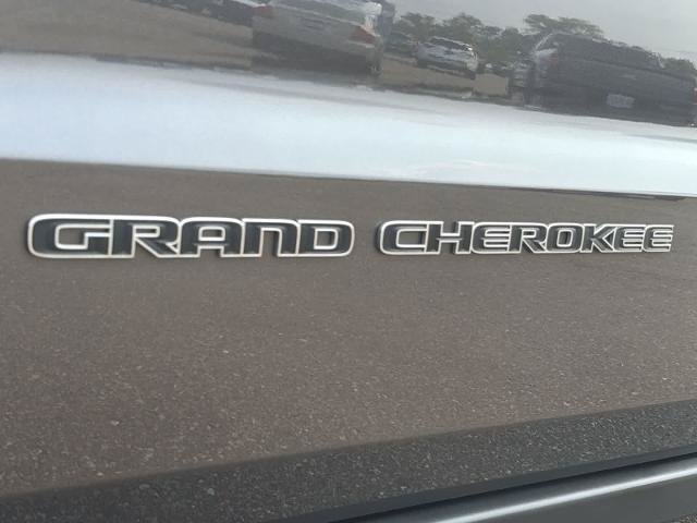 Used 2020 Jeep Grand Cherokee Limited AWD/4WD image 12