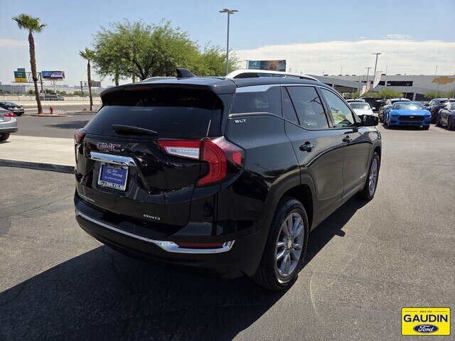 Used 2024 GMC Terrain SLT AWD/4WD image 7