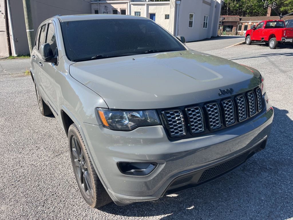 Used 2020 Jeep Grand Cherokee Altitude image 16