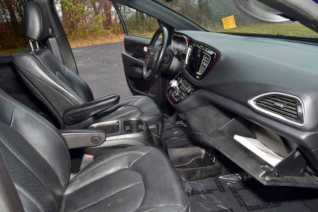 Used 2020 Chrysler Pacifica Touring-L image 28