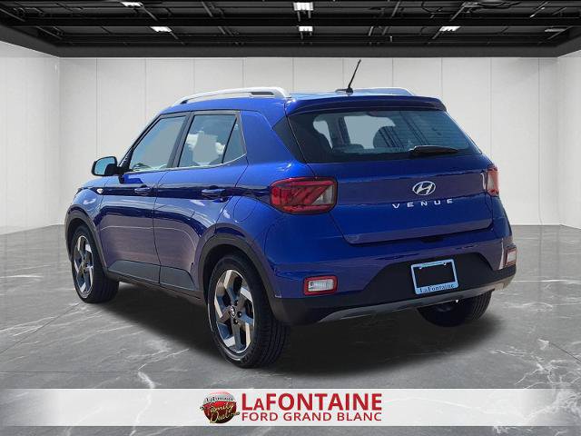 Used 2025 Hyundai Venue SEL FWD image 3