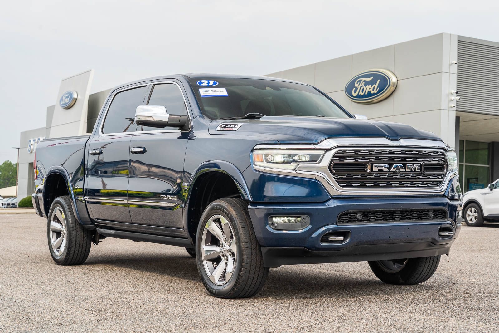 Used 2021 RAM 1500 Limited AWD/4WD image 2