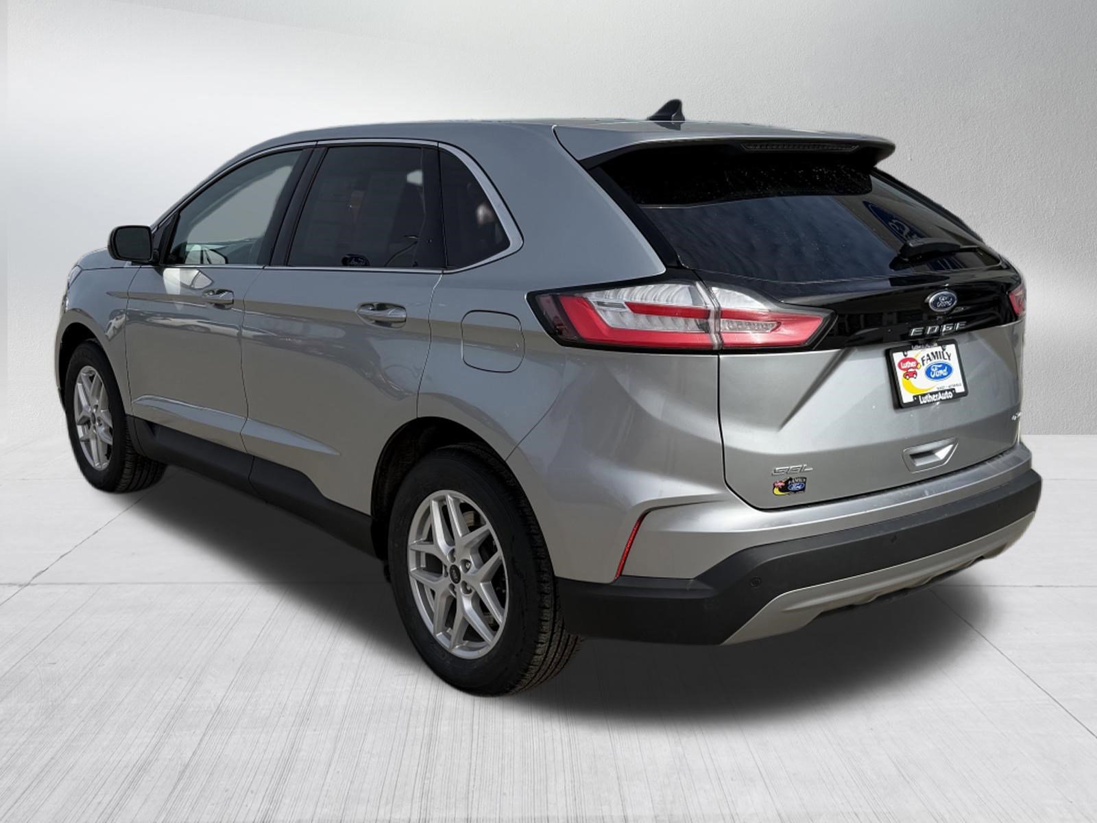 Certified 2024 Ford Edge SEL image 3