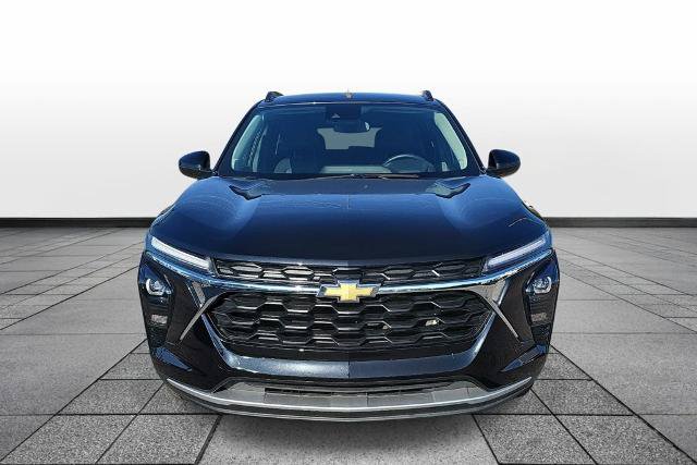 Used 2025 Chevrolet Trax LT w/ LT Convenience Package FWD image 2