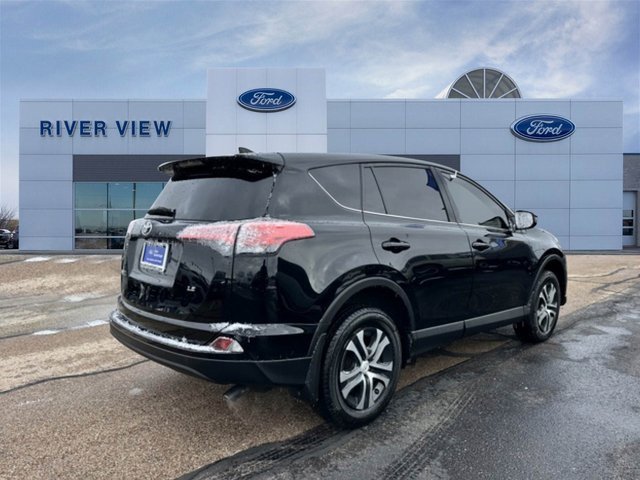 Used 2018 Toyota RAV4 LE image 6