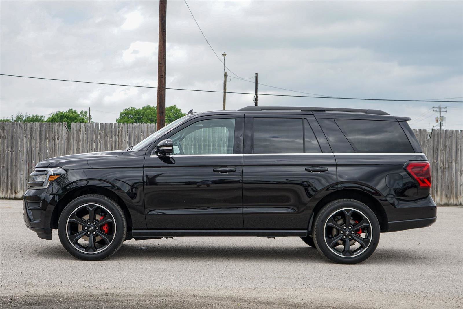 Certified 2023 Ford Expedition Limited RWD image 5