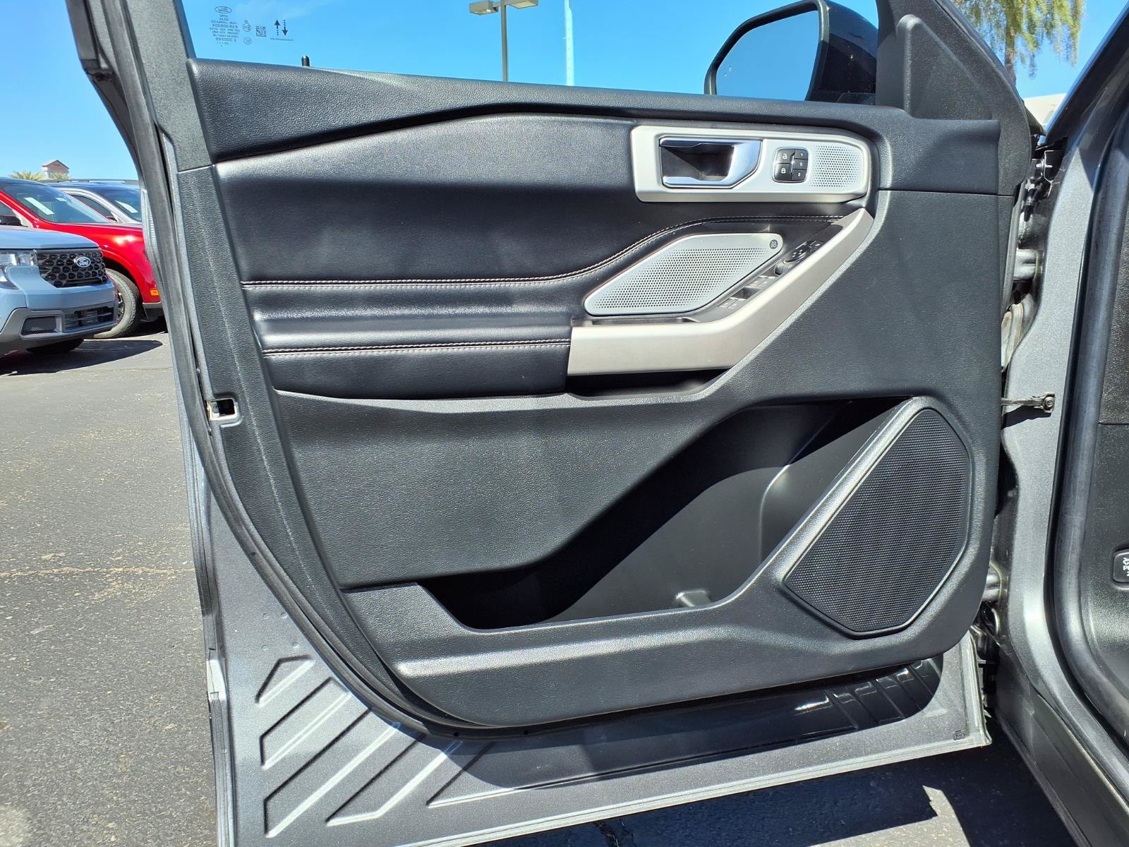 Certified 2022 Ford Explorer Limited w/ Limited Technology Package RWD image 22