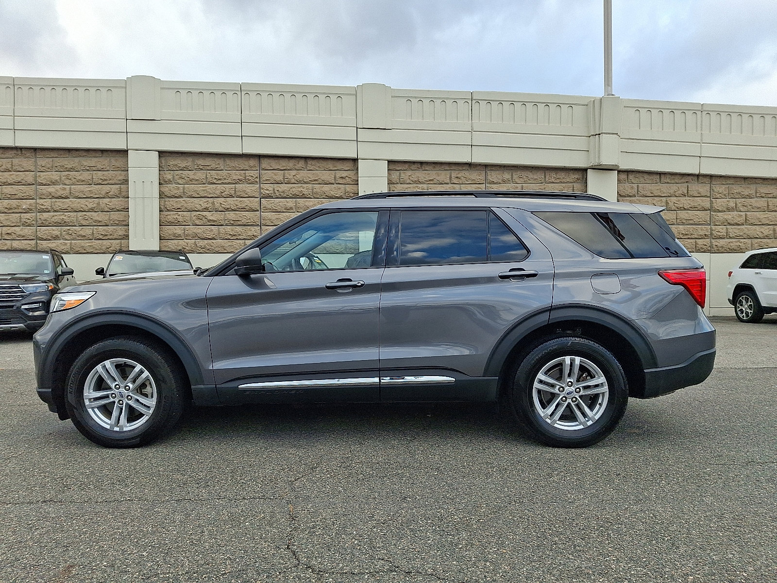 Certified 2022 Ford Explorer XLT w/ Equipment Group 202A image 7