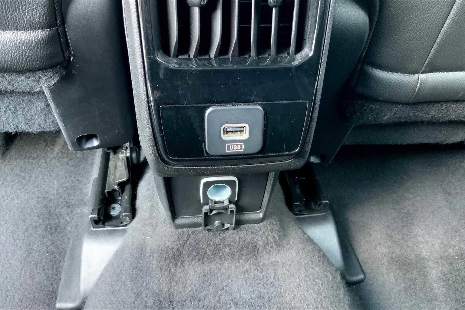 Used 2023 Jeep Compass Limited image 32