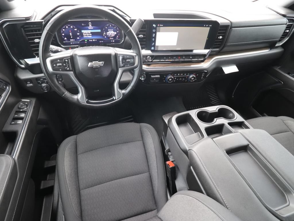 Used 2024 Chevrolet Silverado 1500 RST AWD/4WD image 6