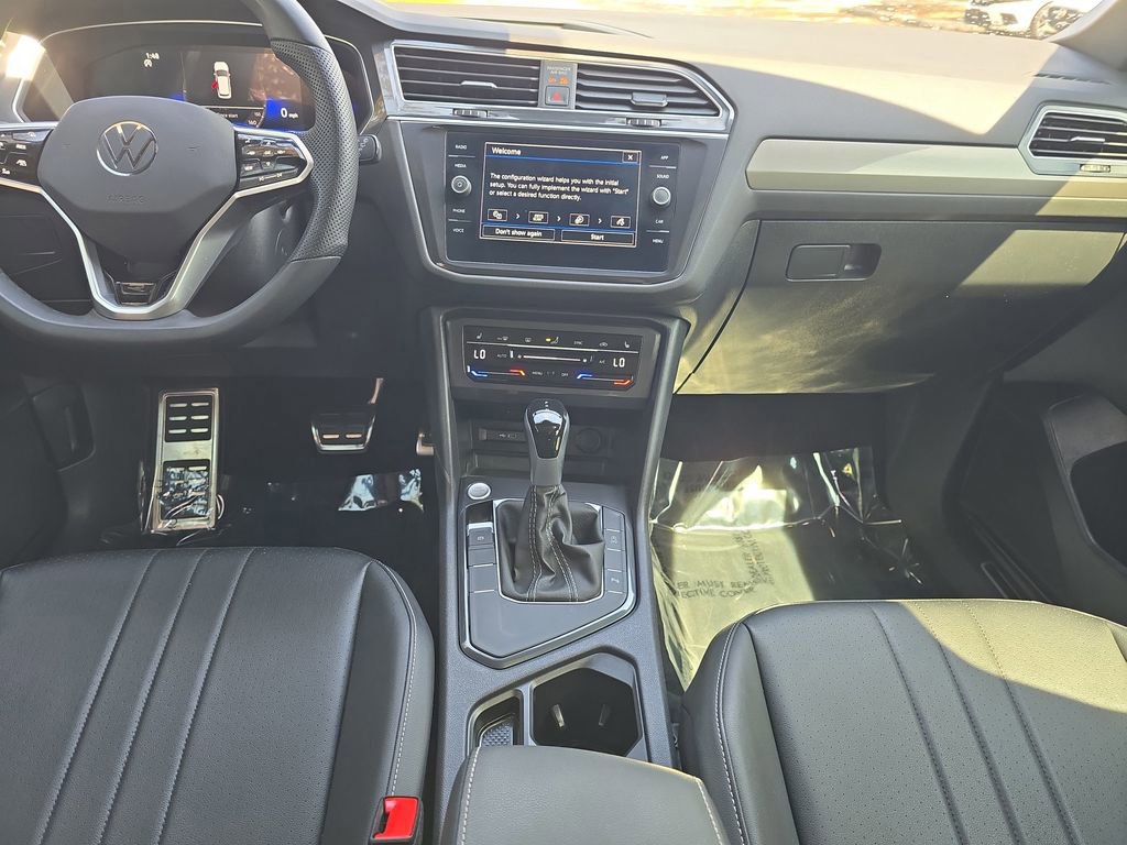 Used 2024 Volkswagen Tiguan SE R-Line image 13