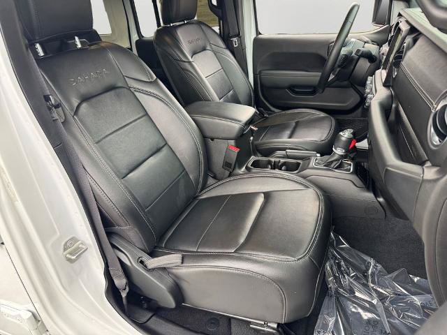 Used 2023 Jeep Wrangler Unlimited Sahara w/ Cold Weather Group AWD/4WD image 6