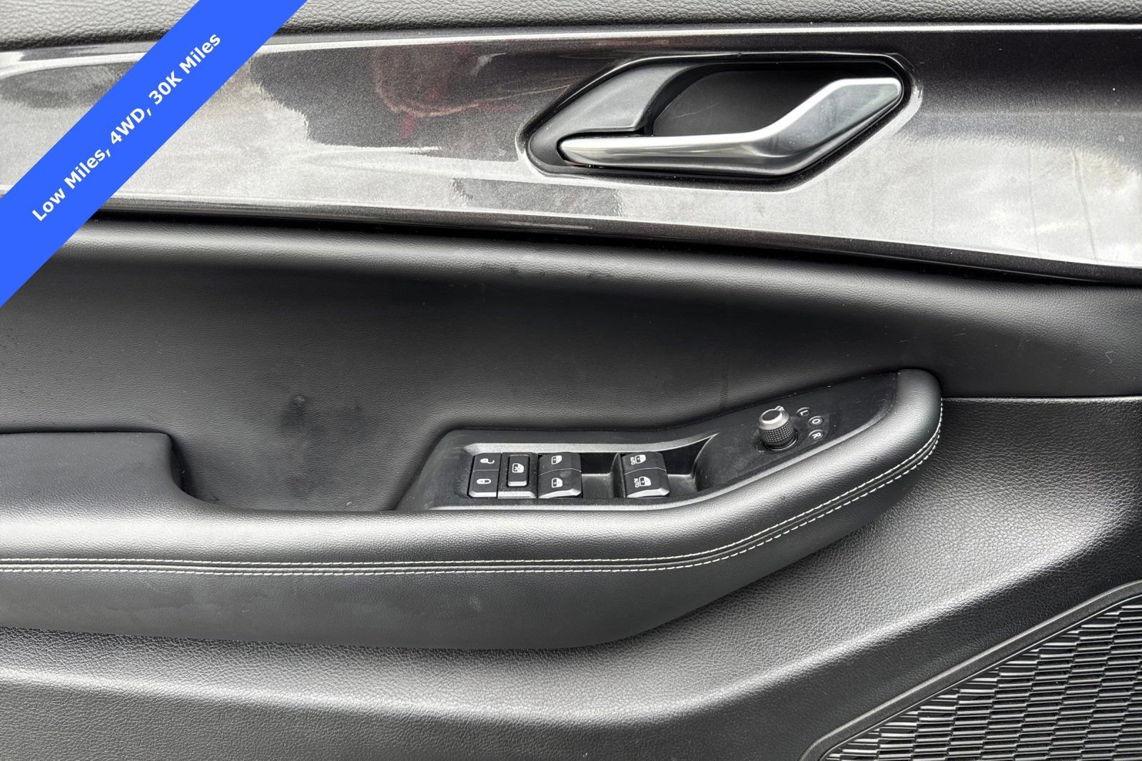 Used 2023 Jeep Grand Cherokee Altitude image 12