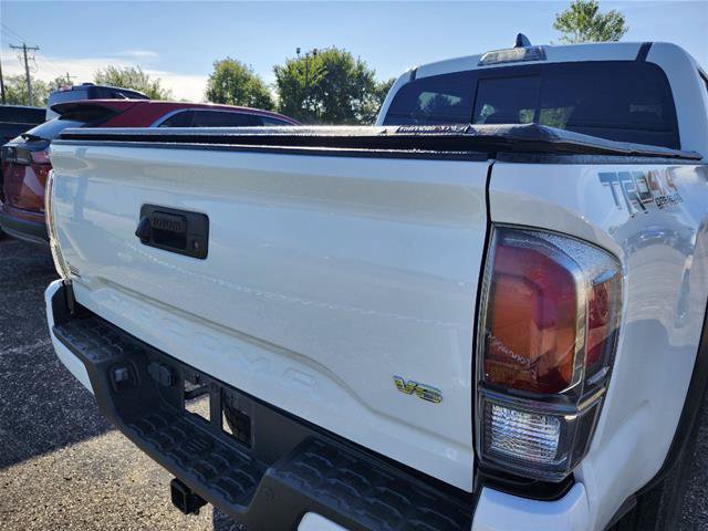 Used 2022 Toyota Tacoma TRD Off-Road w/ Technology Package AWD/4WD image 4