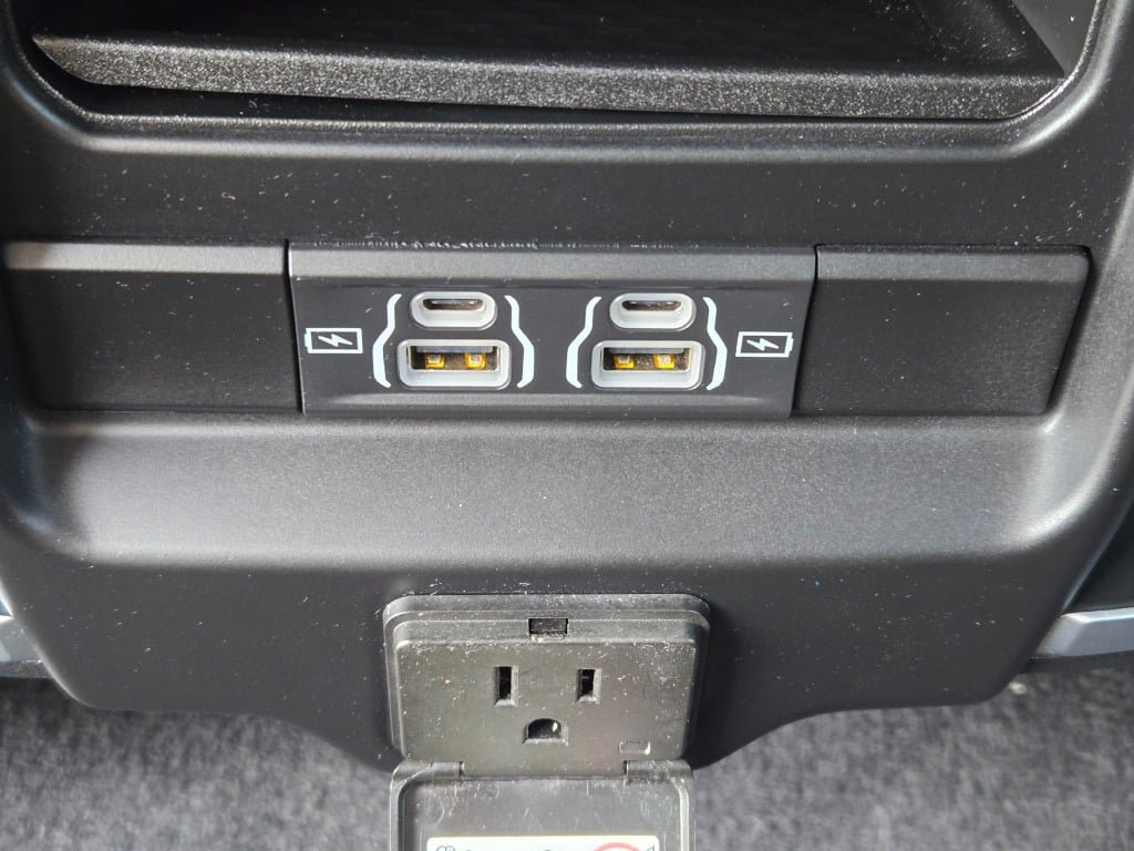 Used 2025 RAM 1500 Big Horn AWD/4WD image 18