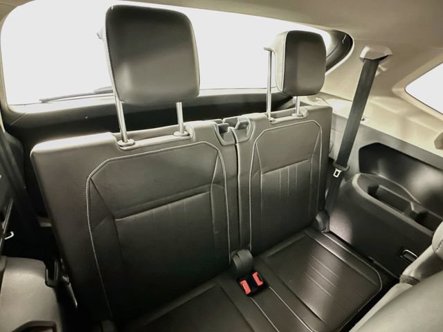 Used 2023 Volkswagen Tiguan SE w/ Panoramic Sunroof Package FWD image 33