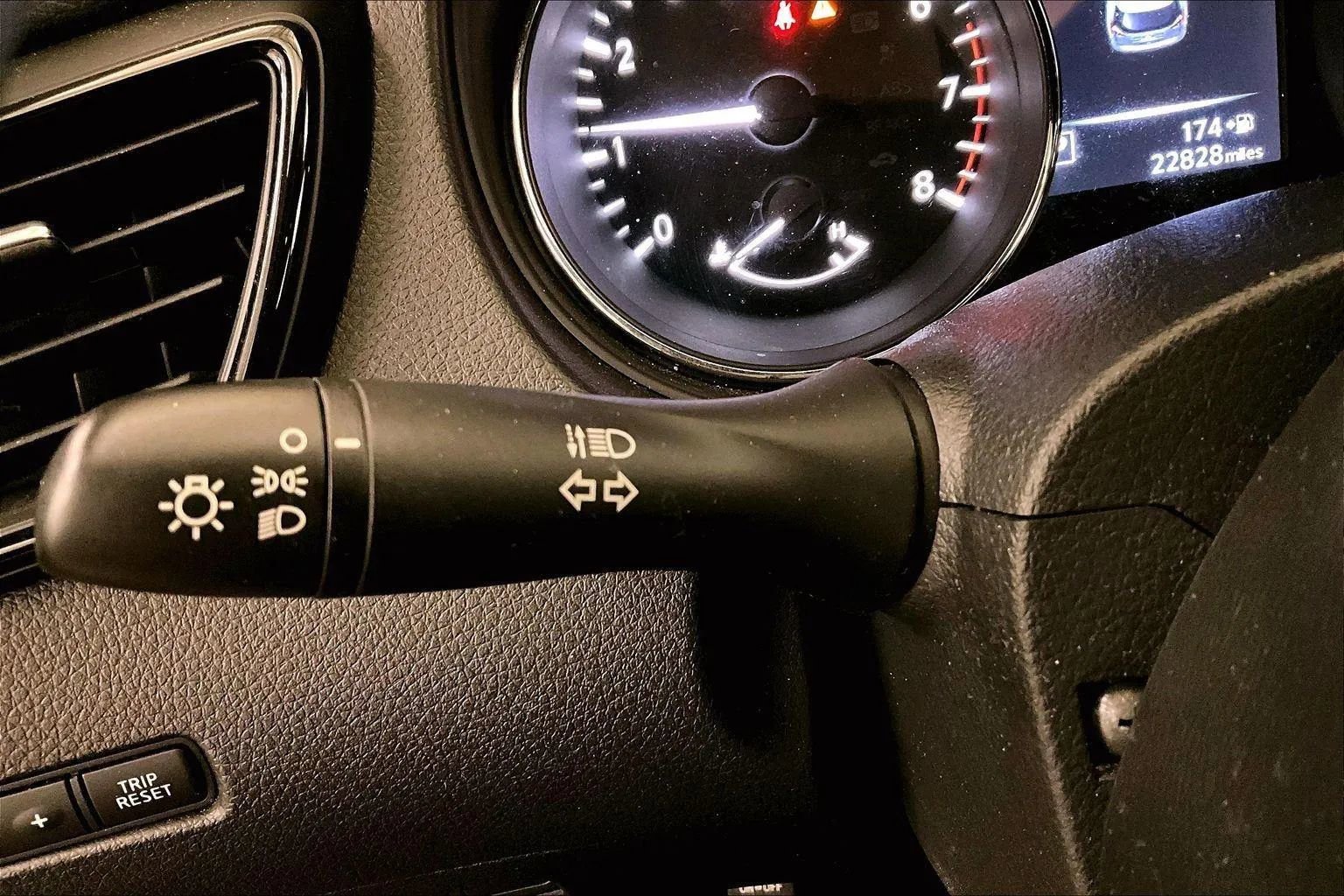 Used 2017 Nissan Rogue S image 30