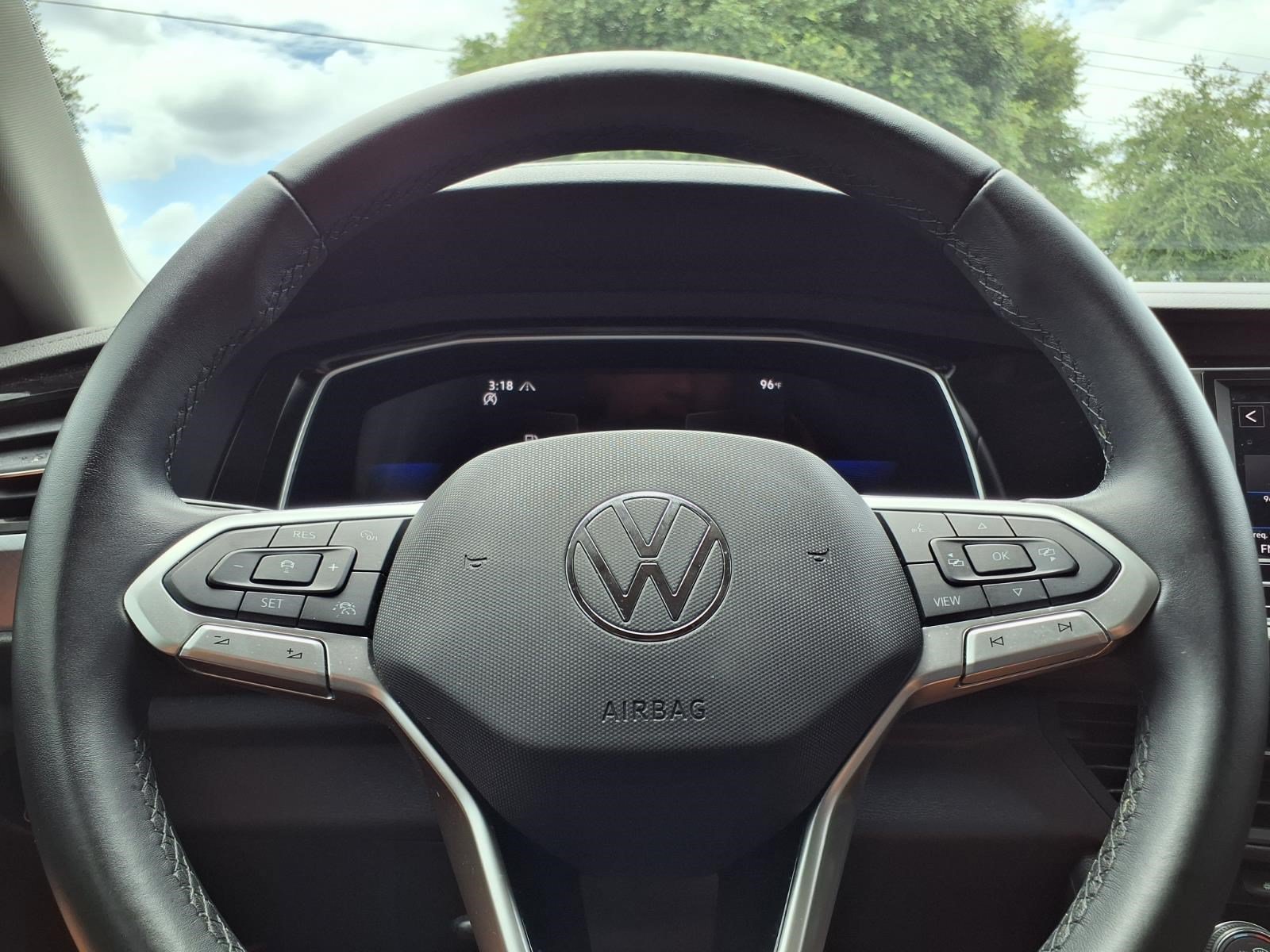 Used 2024 Volkswagen Jetta SE w/ Panoramic Sunroof Package FWD image 27