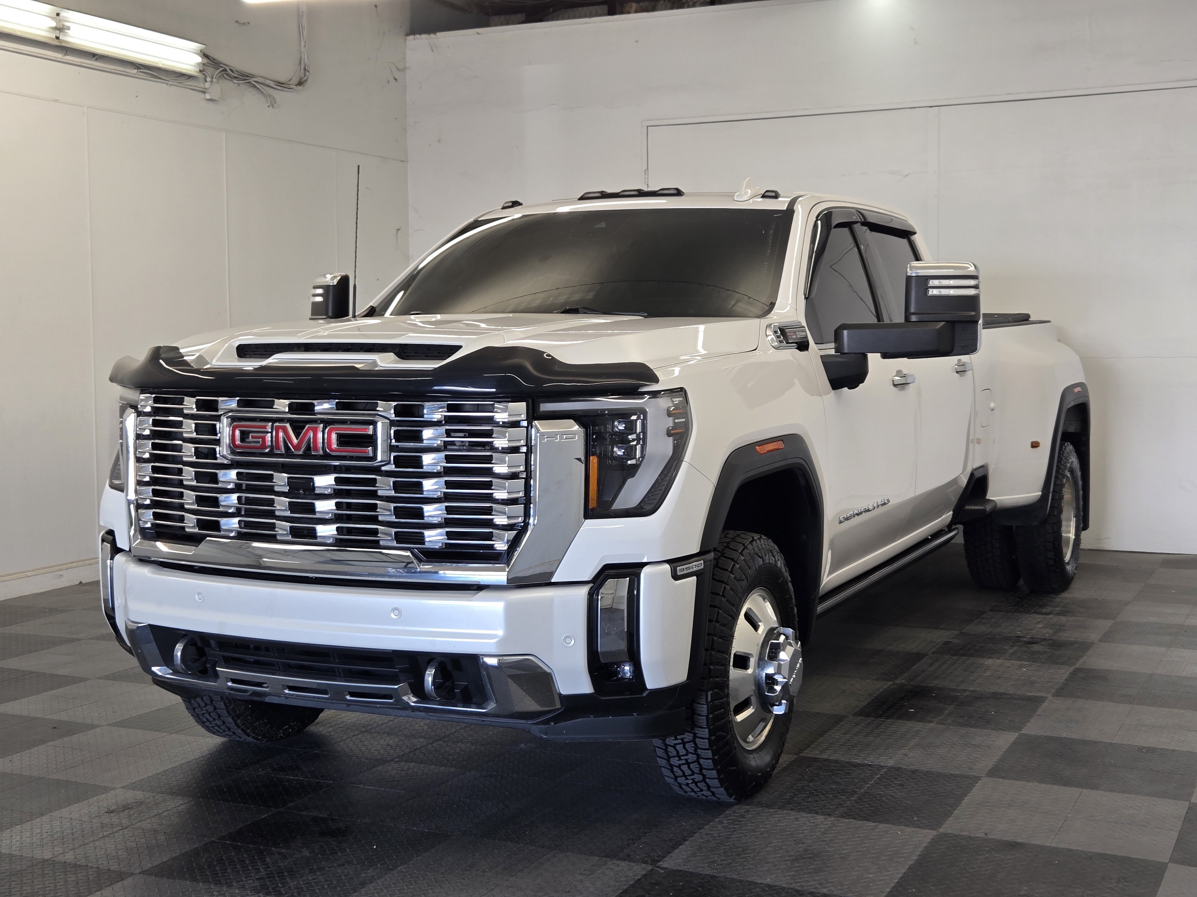 Used 2024 GMC Sierra 3500 Denali w/ Denali Reserve Package AWD/4WD image 4