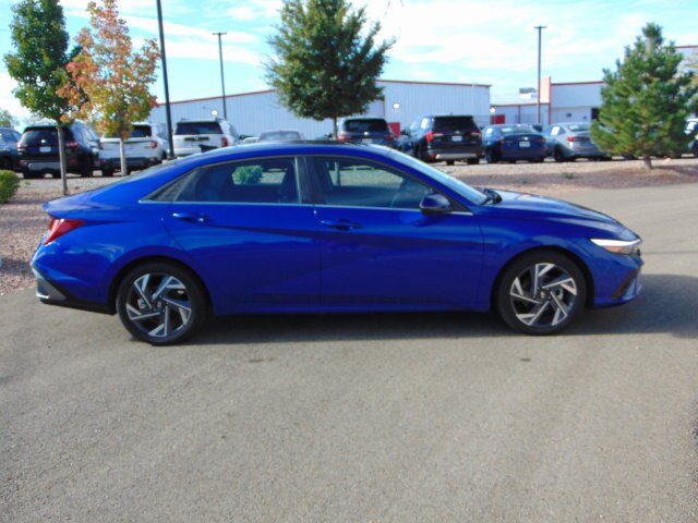 Used 2025 Hyundai Elantra Limited FWD image 7