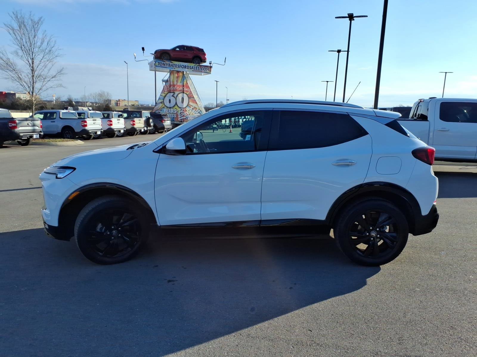 Used 2024 Buick Encore GX Sport Touring image 2