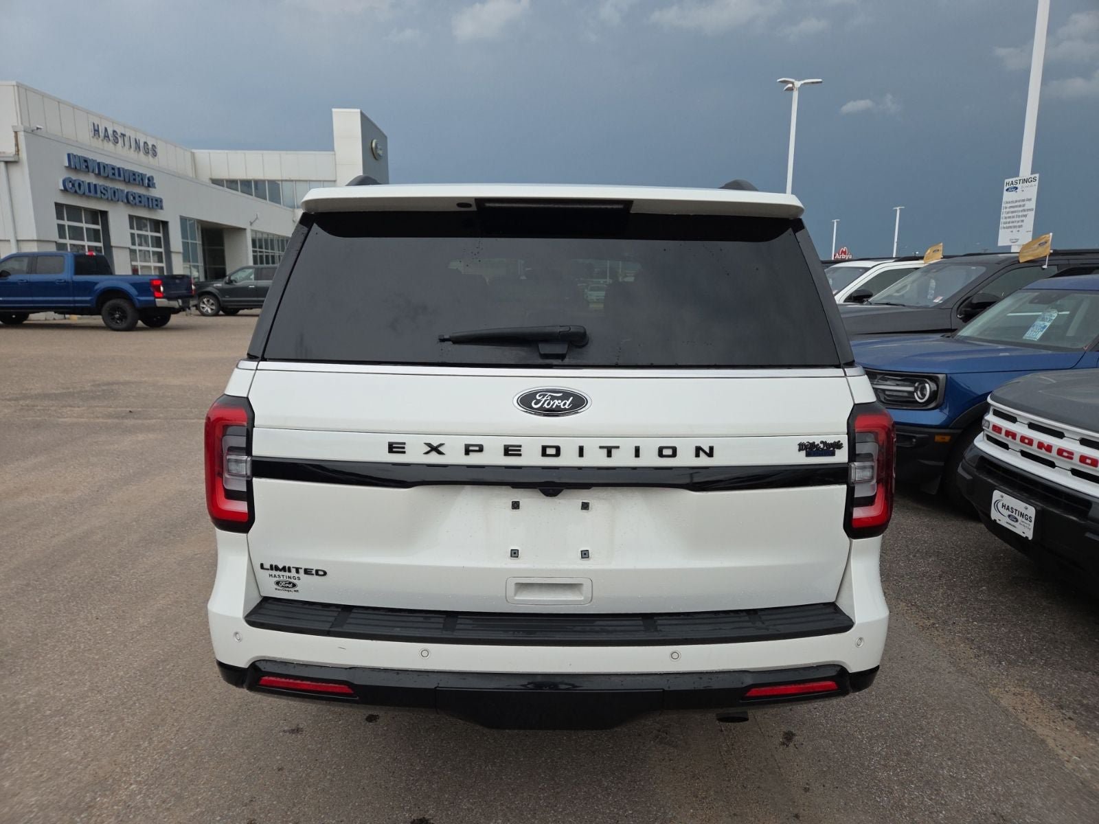 Certified 2024 Ford Expedition Limited AWD/4WD image 4