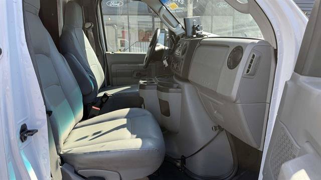 Certified 2018 Ford E-350 and Econoline 350 Super Duty RWD image 25