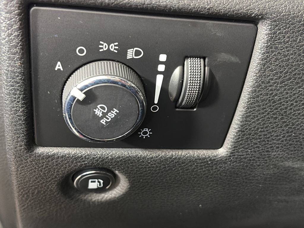 Used 2018 Jeep Grand Cherokee Laredo AWD/4WD image 24