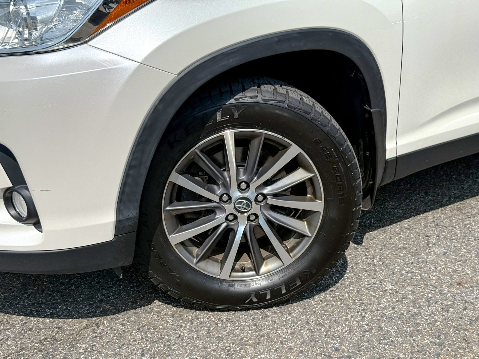 Used 2019 Toyota Highlander XLE AWD/4WD image 10