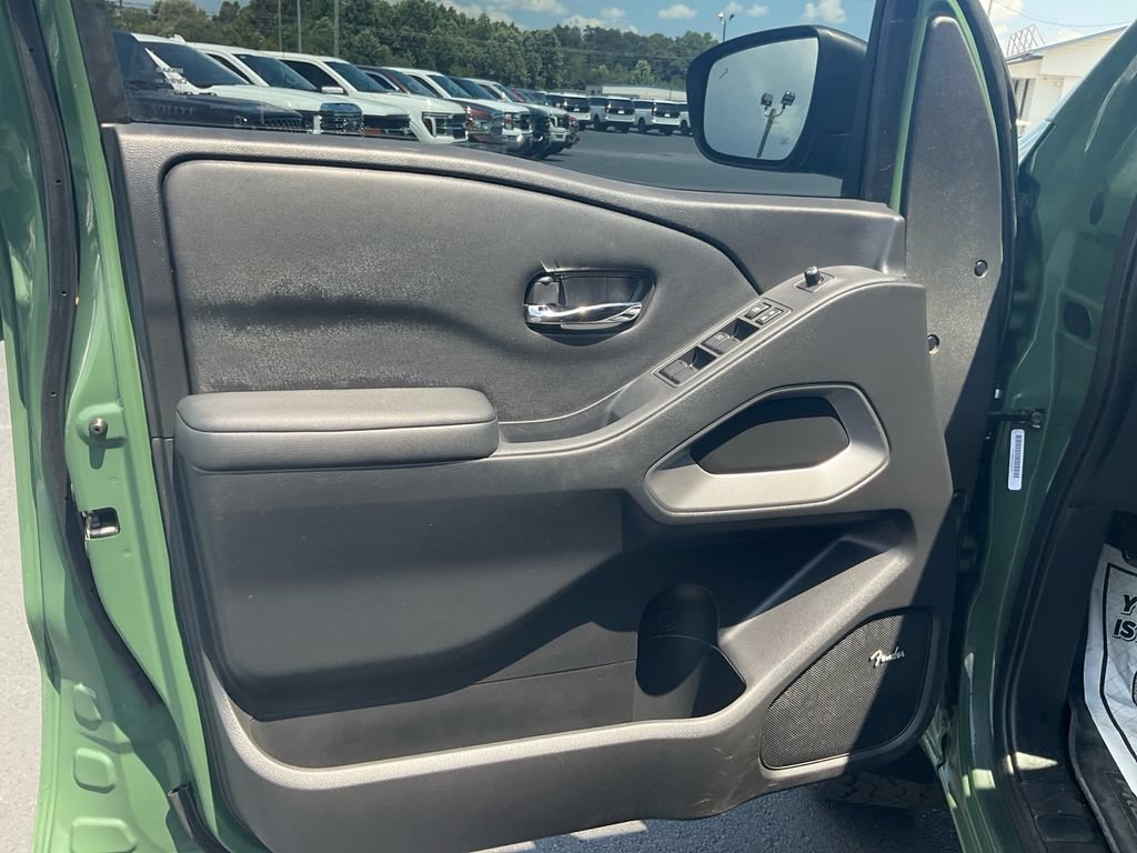 Used 2023 Nissan Frontier SV w/ SV Premium Package AWD/4WD image 17