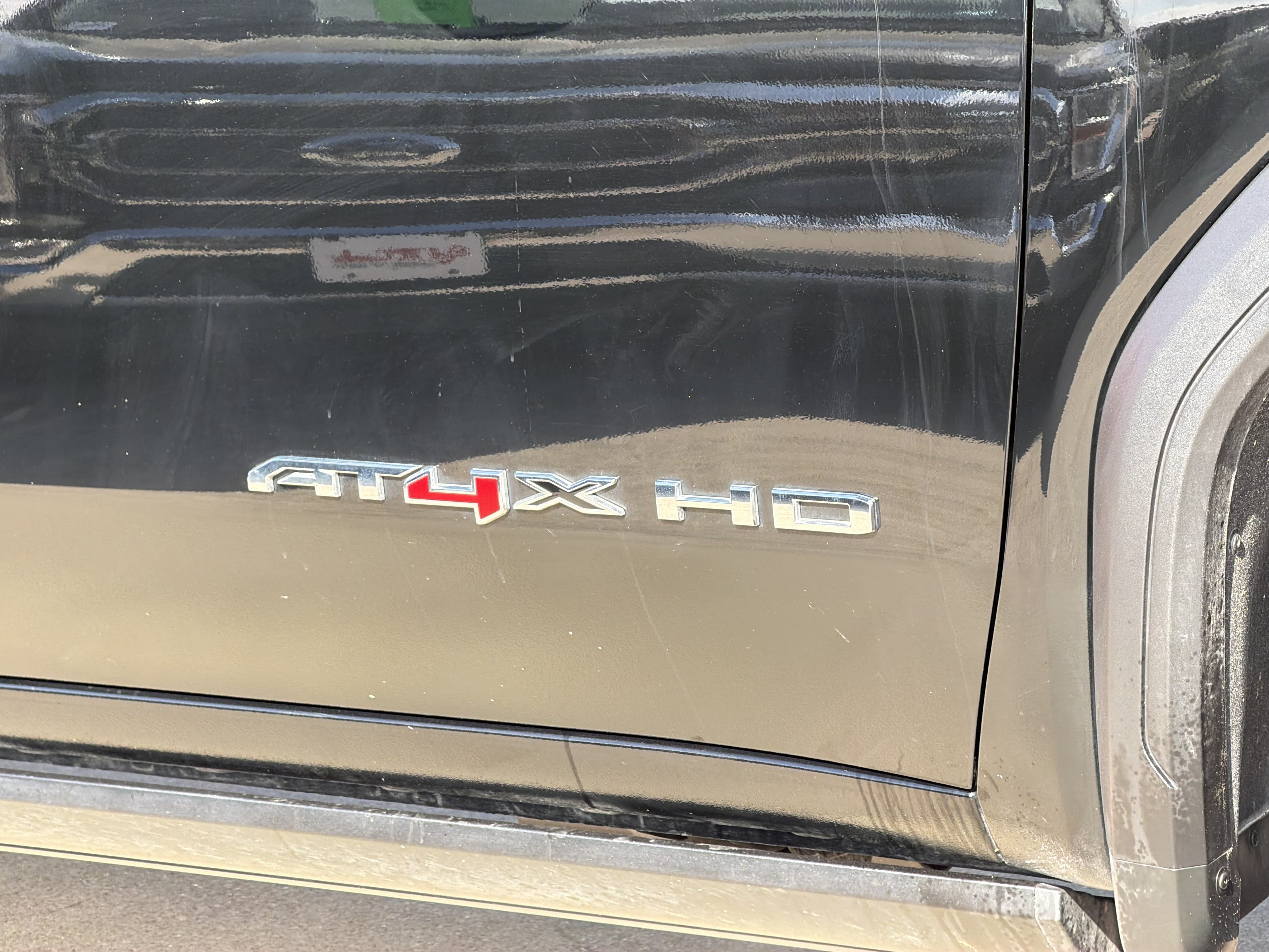 Used 2025 GMC Sierra 2500 AT4X AWD/4WD image 4