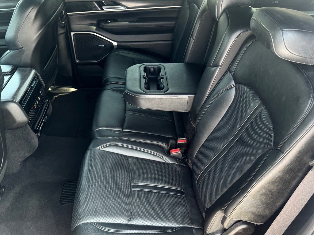 Used 2023 Jeep Wagoneer L Series III w/ Preferred Equipment Group image 29