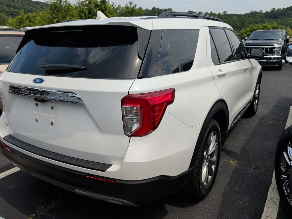 Certified 2024 Ford Explorer XLT w/ Equipment Group 202A RWD image 3