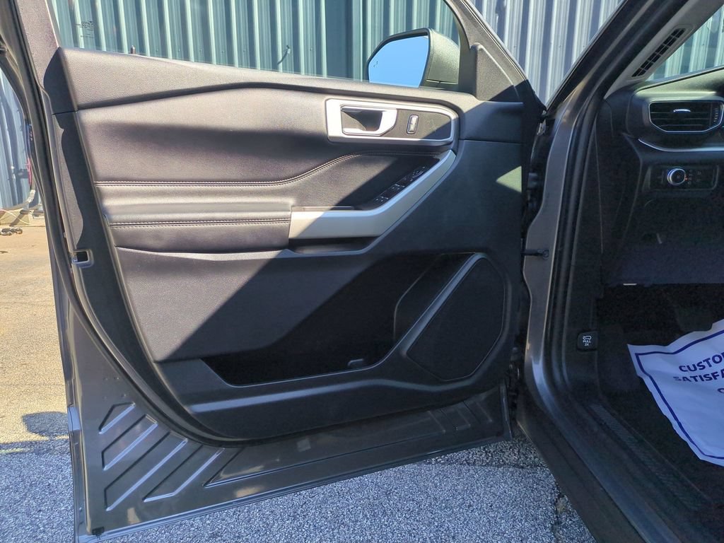 Certified 2021 Ford Explorer XLT w/ Equipment Group 202A RWD image 11
