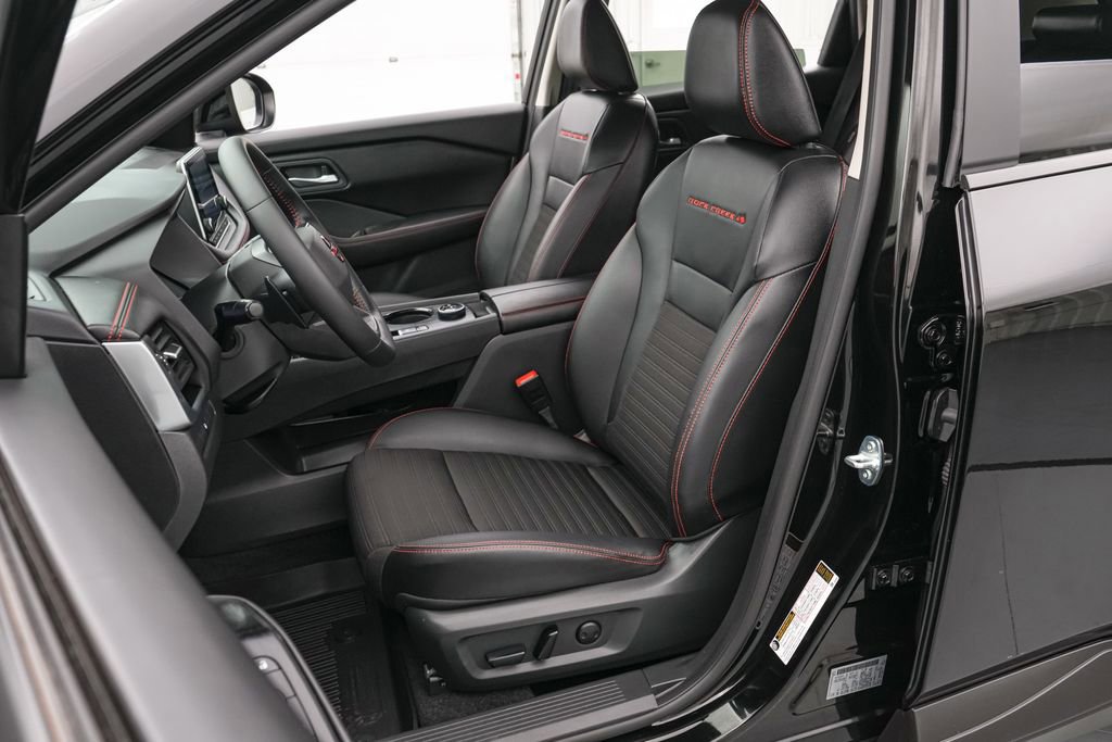 Used 2025 Nissan Rogue SV image 15