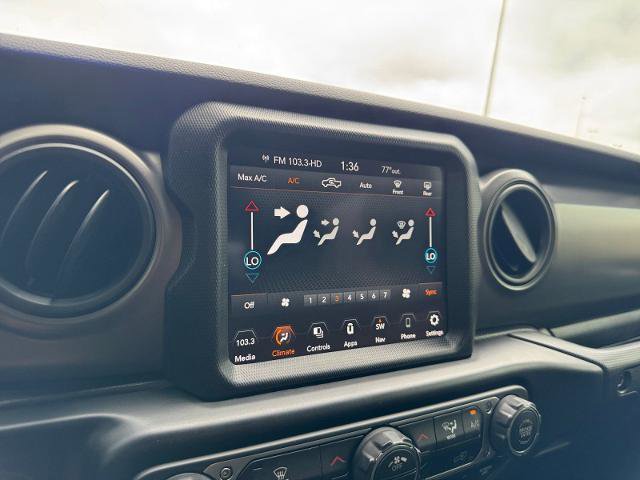 Used 2022 Jeep Gladiator Sport AWD/4WD image 24