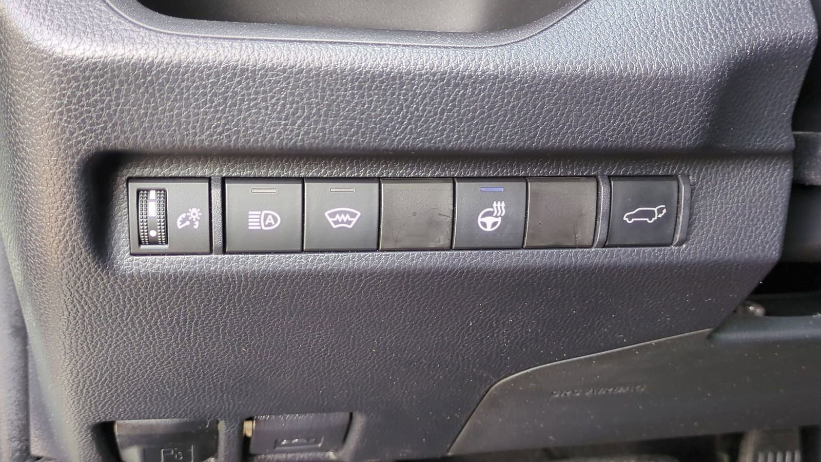 Used 2023 Toyota RAV4 XLE image 18