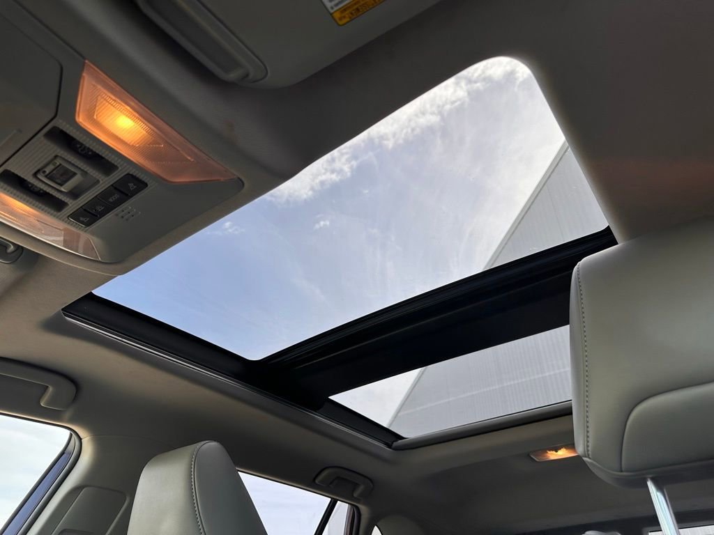 Used 2021 Toyota RAV4 Limited AWD/4WD image 24