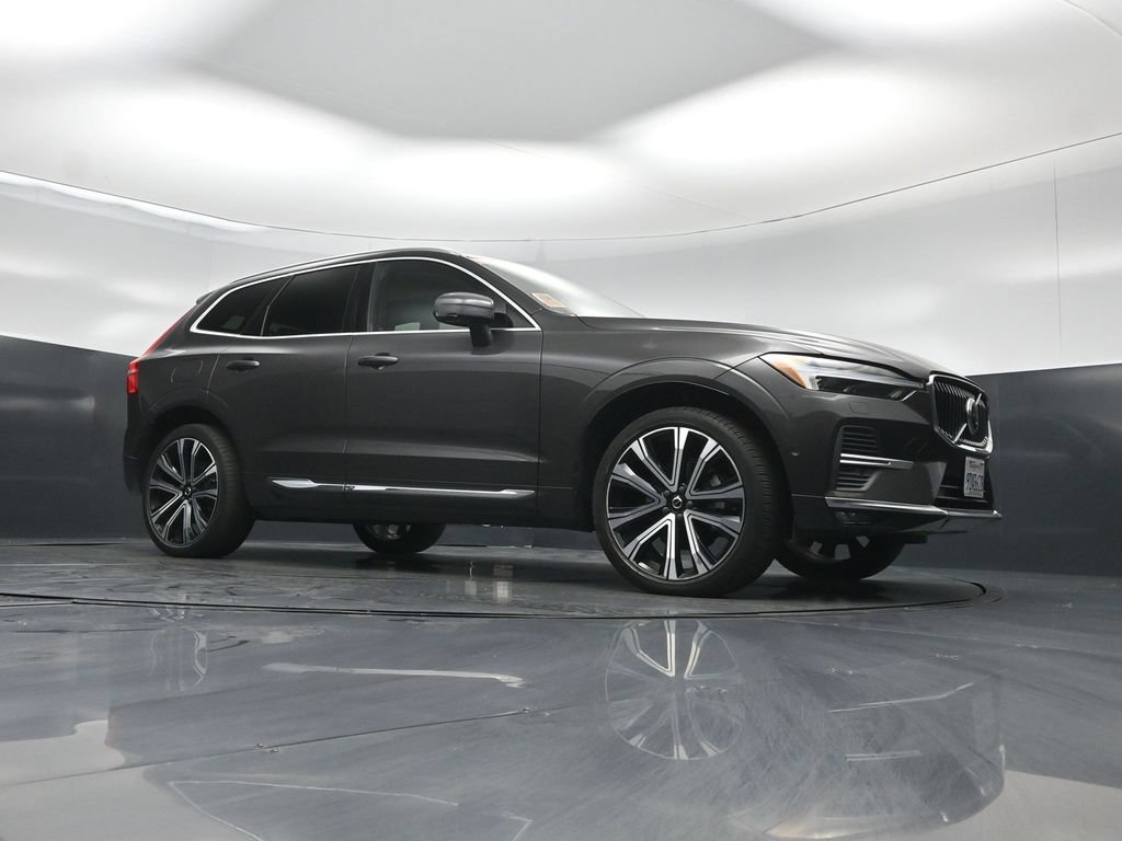 Used 2023 Volvo XC60 B5 Ultimate w/ Climate Package AWD/4WD image 3