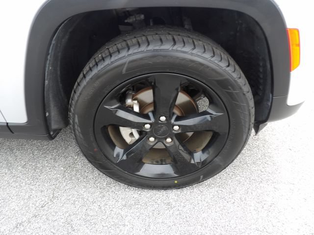 Used 2023 Jeep Grand Cherokee Altitude AWD/4WD image 10