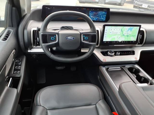 Certified 2025 Ford Expedition Active AWD/4WD image 8