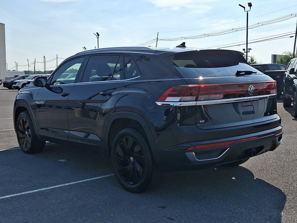 Used 2025 Volkswagen Atlas Cross Sport SE AWD/4WD image 4