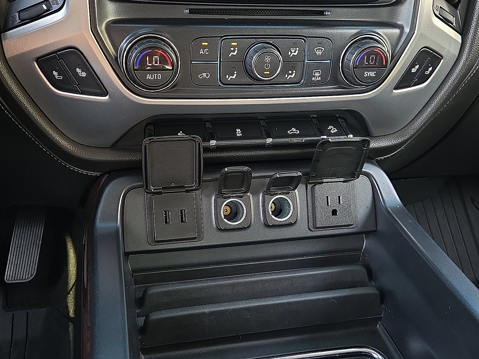 Used 2018 GMC Sierra 1500 SLT w/ SLT Premium Package AWD/4WD image 17