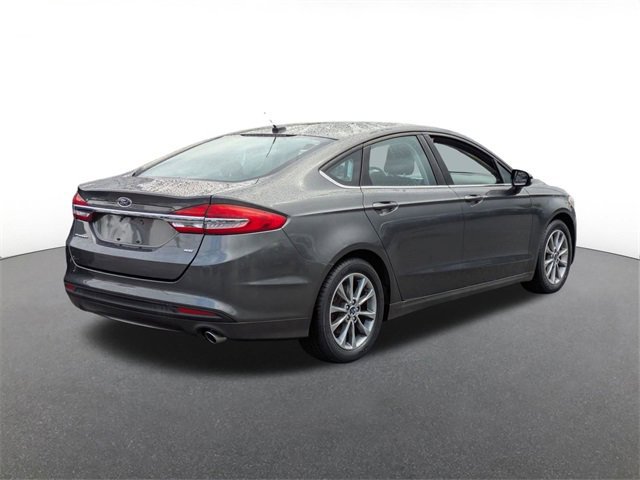 Certified 2017 Ford Fusion SE image 3