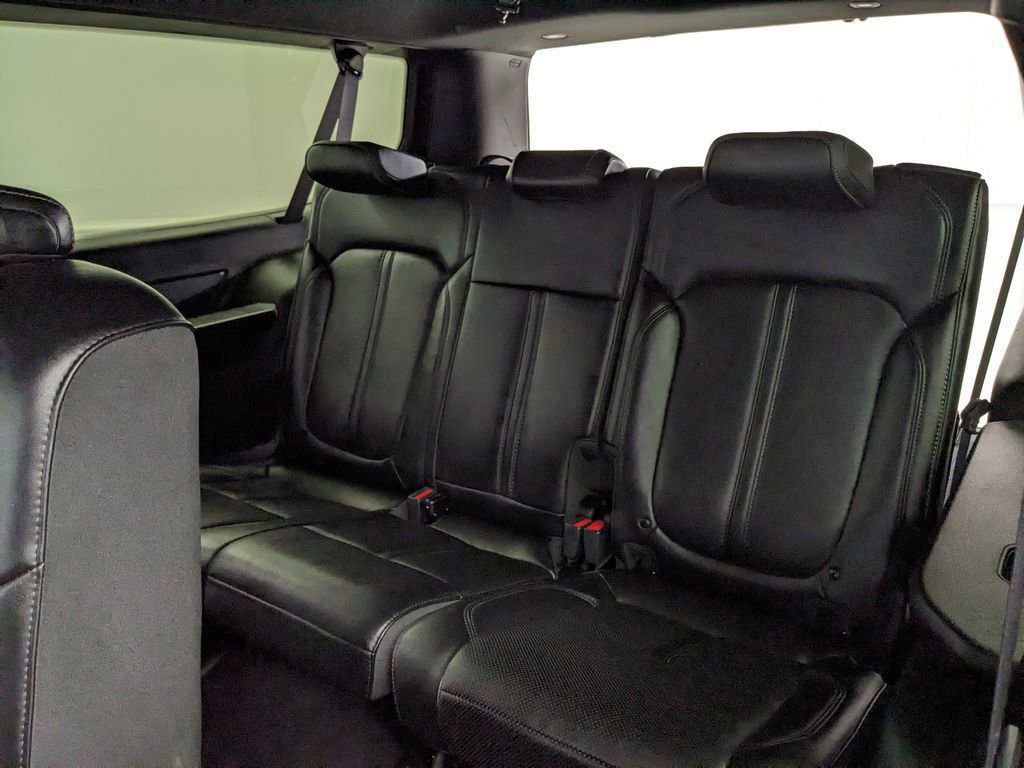 Used 2025 Jeep Wagoneer L Series II w/ 8-pass Seating Package AWD/4WD image 32
