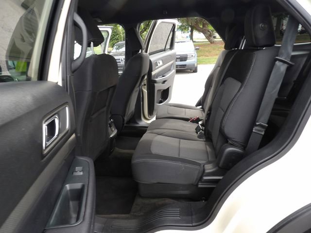 Certified 2018 Ford Explorer XLT FWD image 25