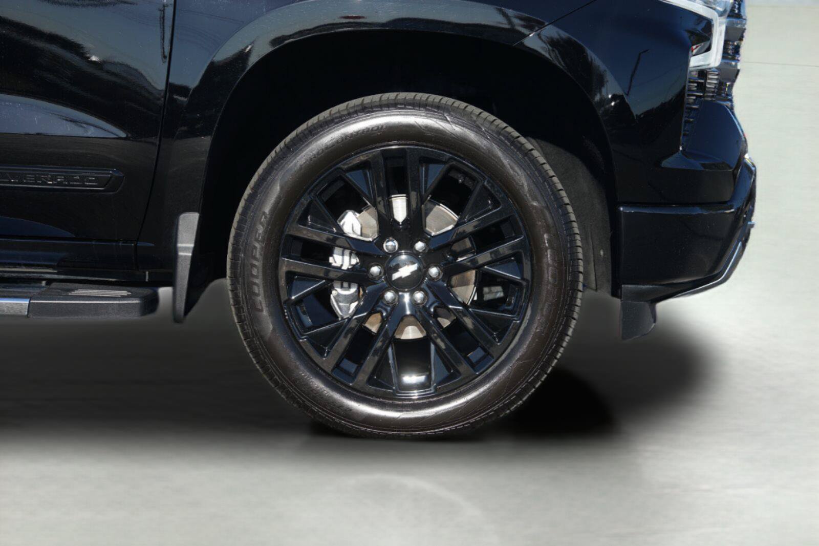 Used 2024 Chevrolet Silverado 1500 High Country w/ High Country Premium Package AWD/4WD image 4
